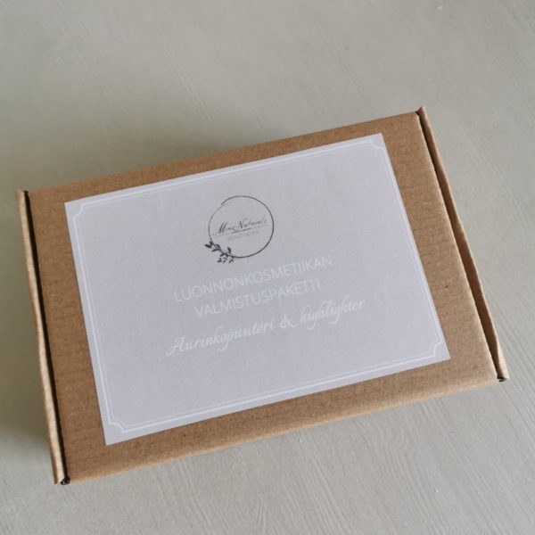 luonnonkosmetiikan valmistuspaketti ruskeassa pahvilaatikossa beigellä etiketillä