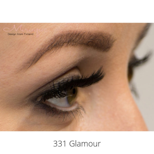 naisen silmä sivustapäin jossa on 331 glamour malli silmäripsissä kiinni