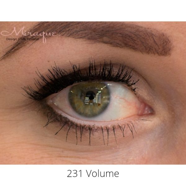 naisen silmä jossa on 231 volume malli silmäripsissä kiinni